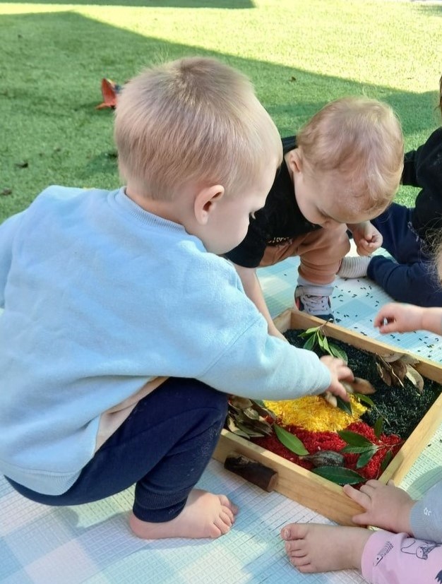 children_playing_with_tuff_tray